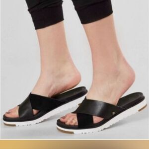 UGG flat sandals black, leather & suede slide Criss Cross Size 7